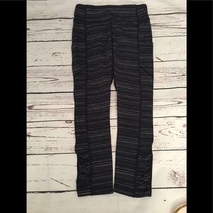 Lululemon black muted stripe Capri legging